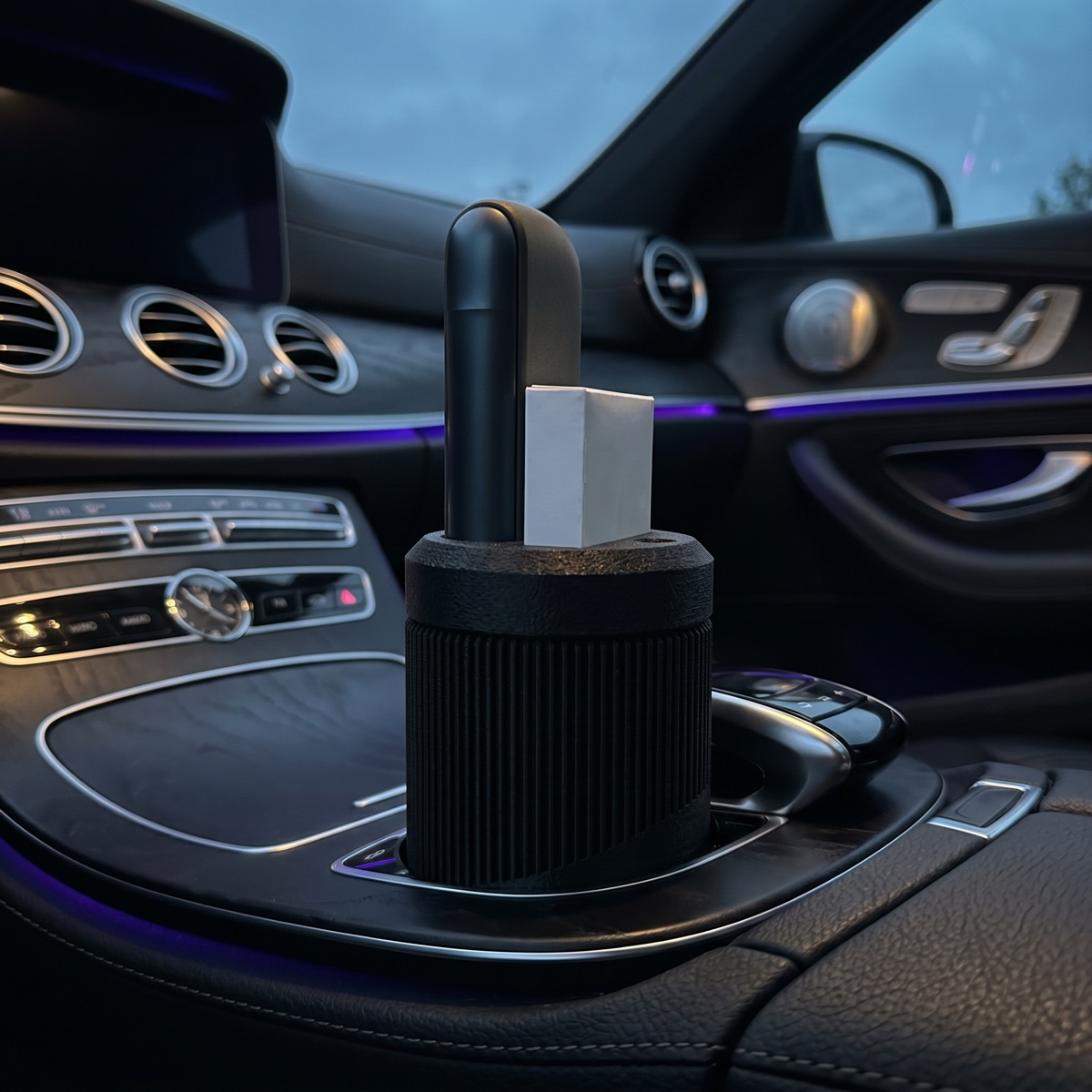 Doksta laikiklis automobilio gėrimų laikiklyje